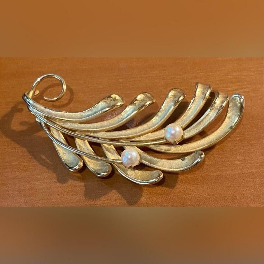 Gold Tone Leaf Branch Brooch Pin Faux Pearl Curved Swirl 2.5 Inch Jewelry
